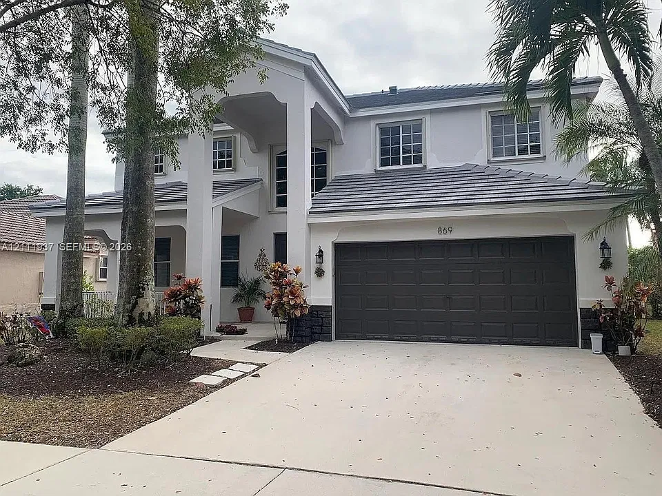 869 Nandina Dr