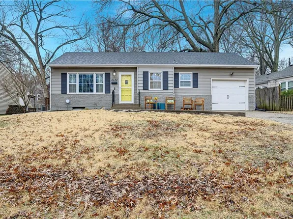 5332 Linden St, Roeland Park, KS 66205
