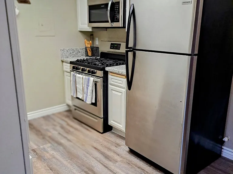 Raintree Apartments — Photo 7
