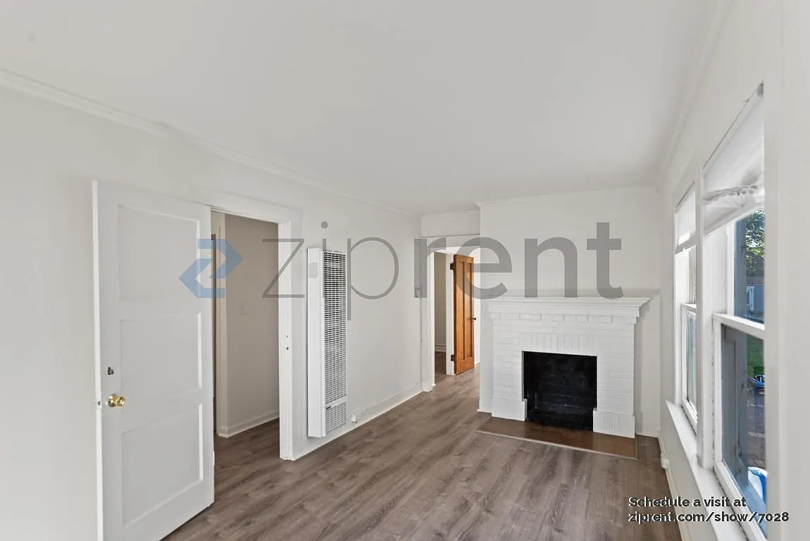 2 bed, 850 sqft, $3,600 — Photo 3