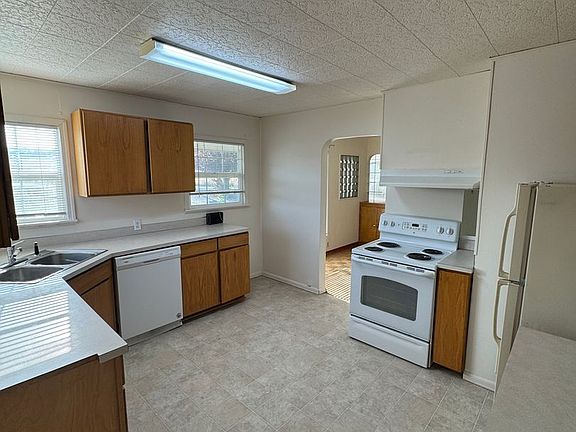 5th image of 1320 Beaudry Rd