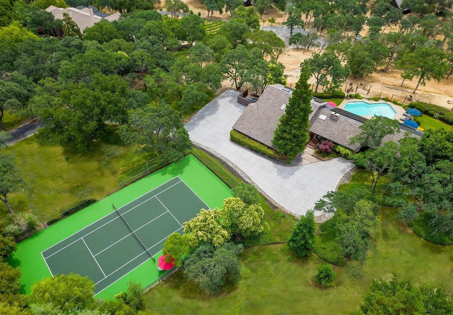 5616 Ridge Park Dr photo 1