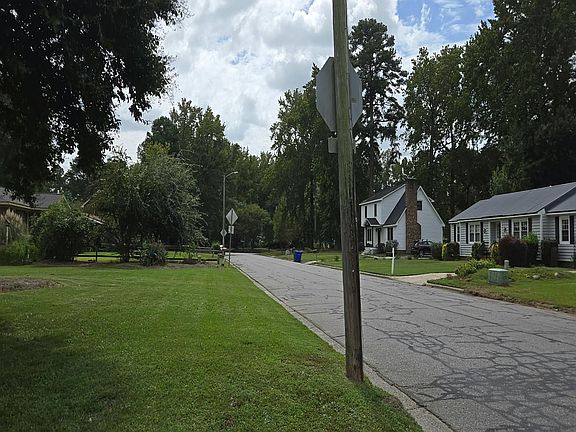 5th image of 215 Westhaven Rd