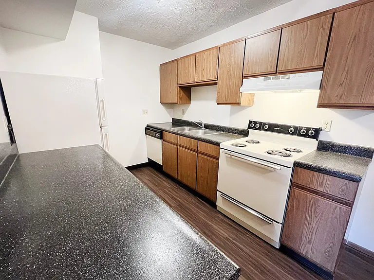 Forest Creek Apartments — Photo 37