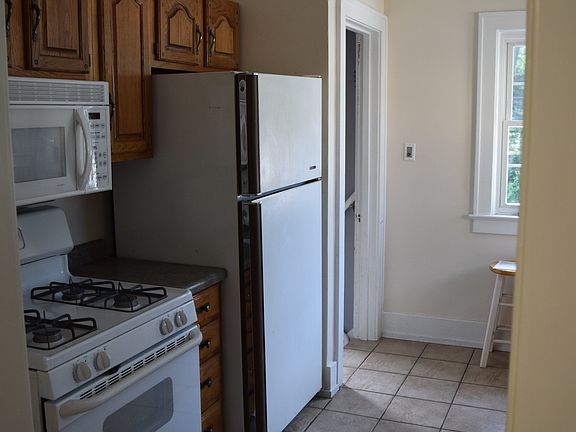 5th image of 409 W 5th St