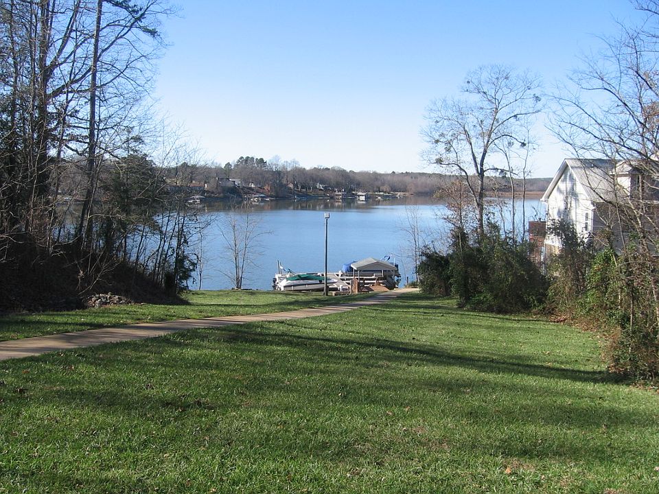 1st image of 116 Grayrock Dr