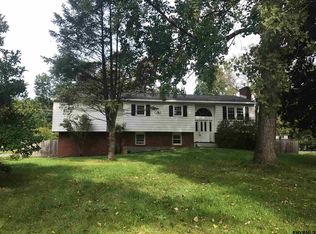 4343 Buckingham Dr, Schenectady, NY 12304