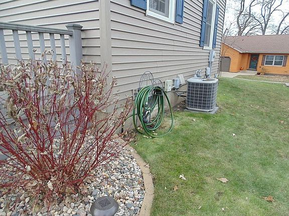 3rd image of 1375 Oak Beach Dr