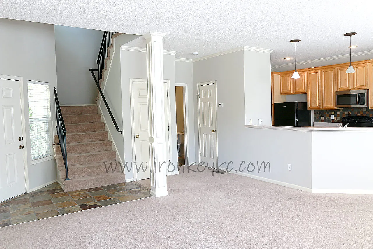 3 bed, 2.5 bath, 1750 sqft, $2,050 — Photo 4