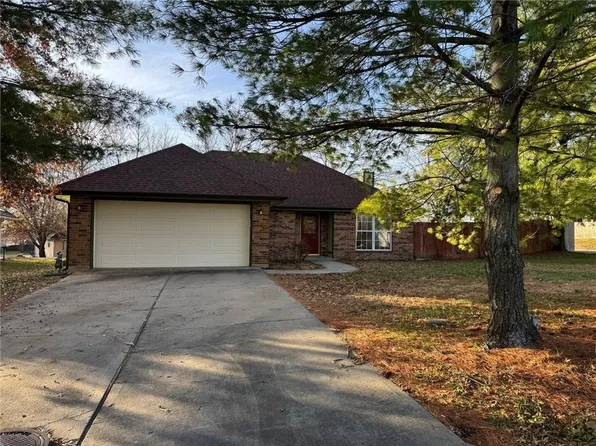 900 Foxridge Dr, Warrensburg, MO 64093