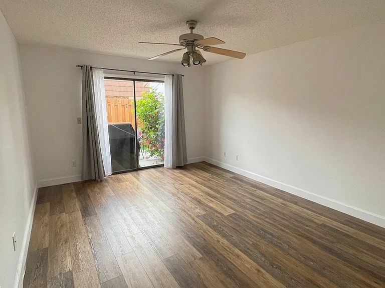 1420 Park Shore Cir #1 — Photo 22