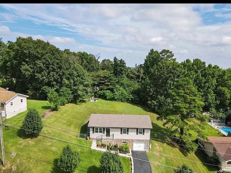 911 Crest Dr — Photo 51