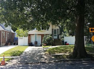 267 Crest Ave, Floral Park, NY 11001