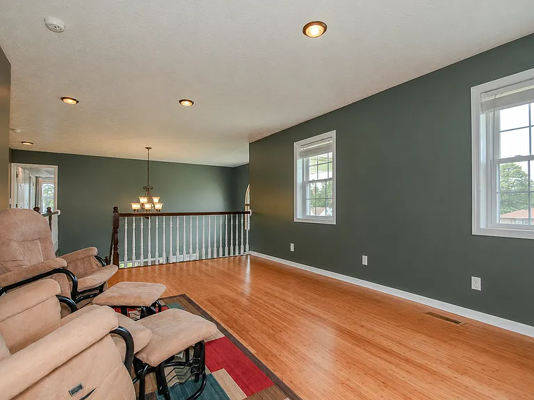 12433 Webster Rd — Photo 24