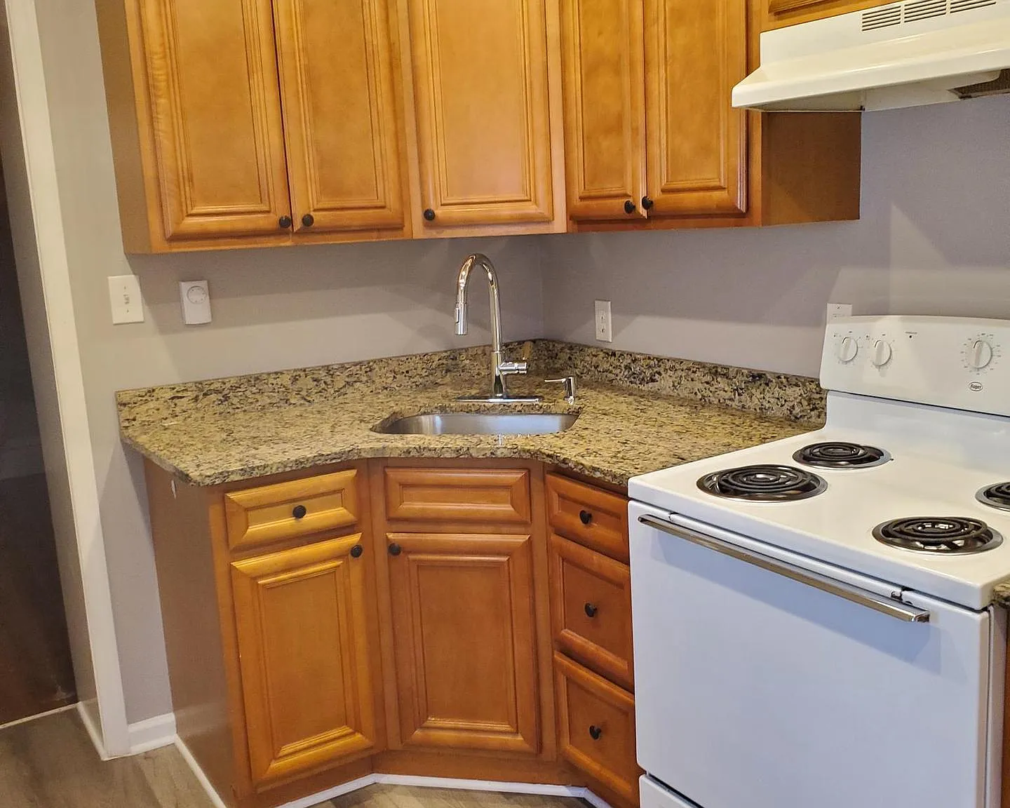 Studio, 780 sqft, $1,300 — Photo 4