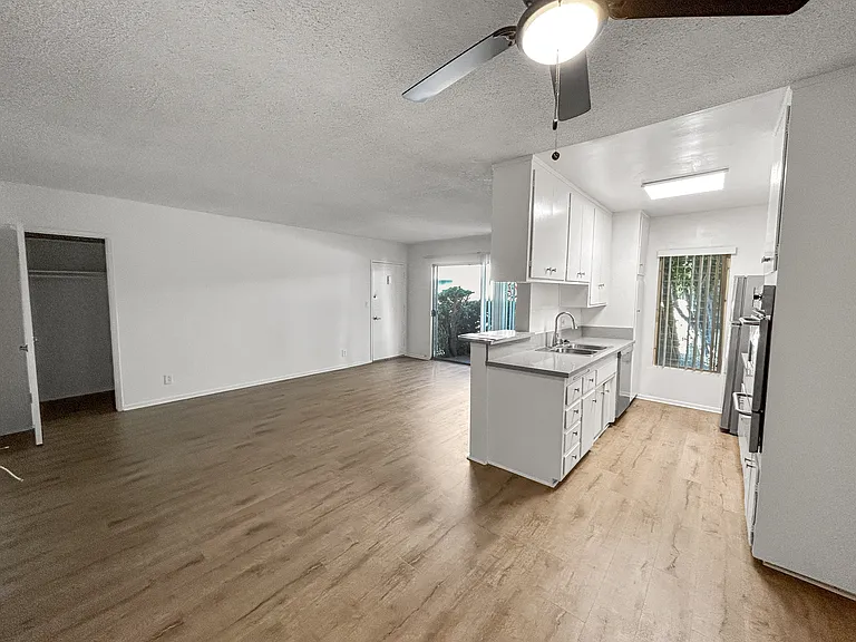 1246 Wellesley Ave #10 — Photo 6