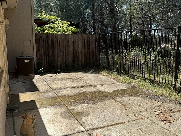 1402 Ferry Cir — Photo 15
