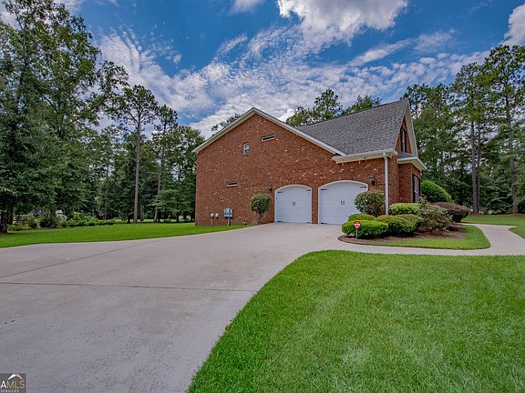 3rd image of 304 Old Windmill Rd