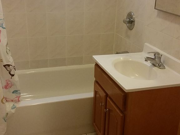 3rd image of 2416 38th Ave APT 3L