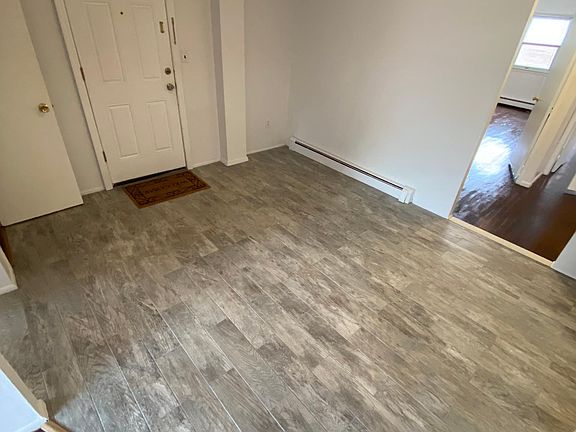 Dining area/entrance