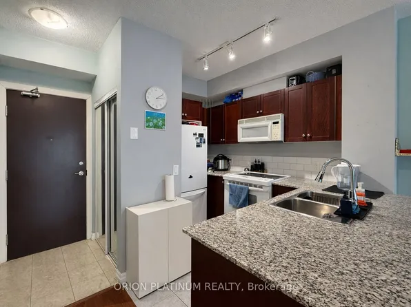 1359 Rathburn Rd E #1408, Mississauga, ON L4W 5P7