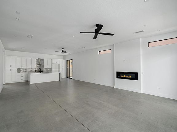 5th image of 51800 Avenida Juarez