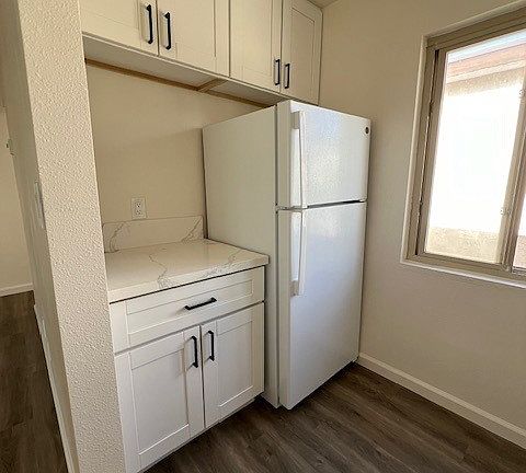 2nd image of 974 Thomas Ave APT 7