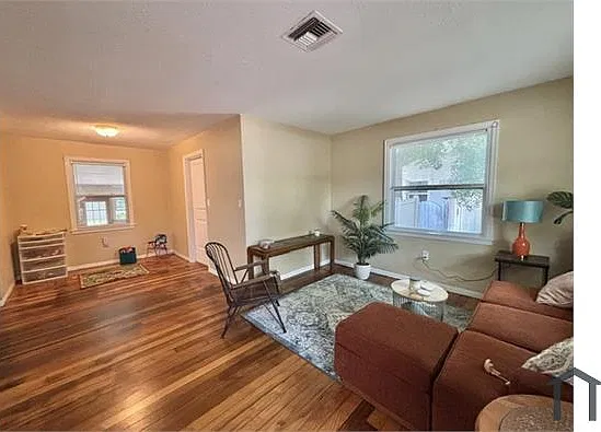 3 bed, 1500 sqft, $2,500 — Photo 2