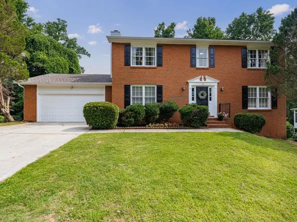 861 Lagoon Ct, Stone Mountain, GA 30083