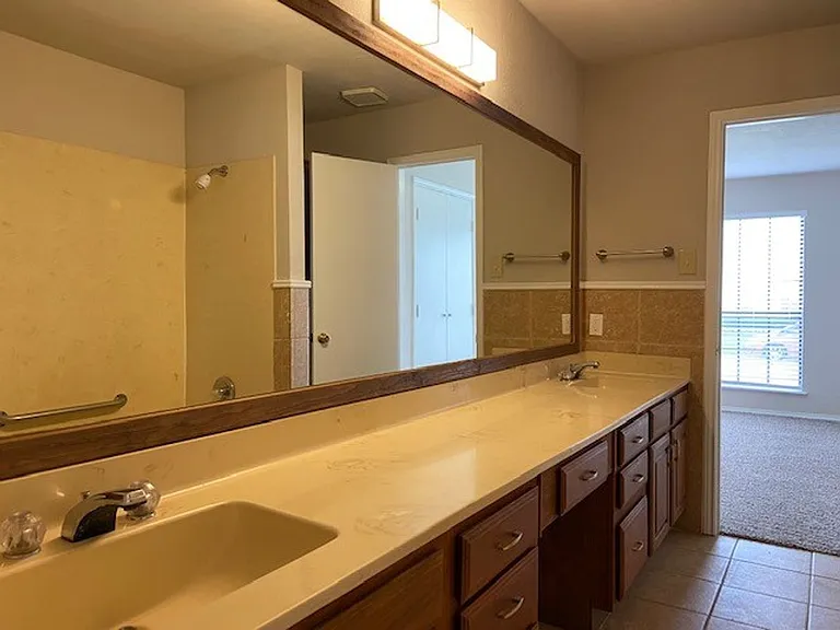 2303 Markland St — Photo 32