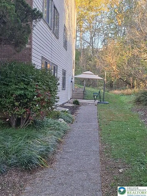 4 bed, 3.0 bath, 1952 sqft, $2,800 — Photo 2