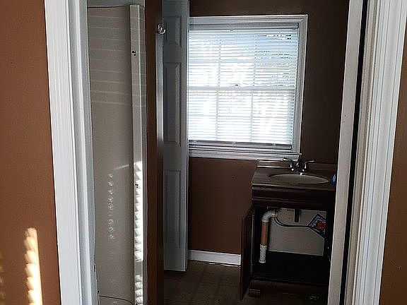 4th image of 1007 Belmont Ave