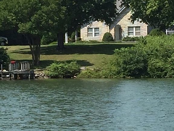 4th image of 2342 Lakeside Dr