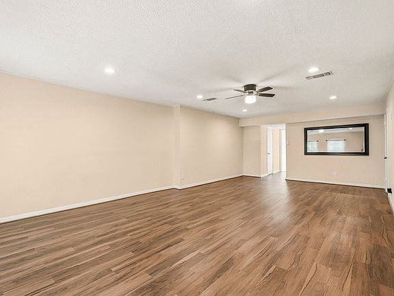 4th image of 496 N Post Oak Ln