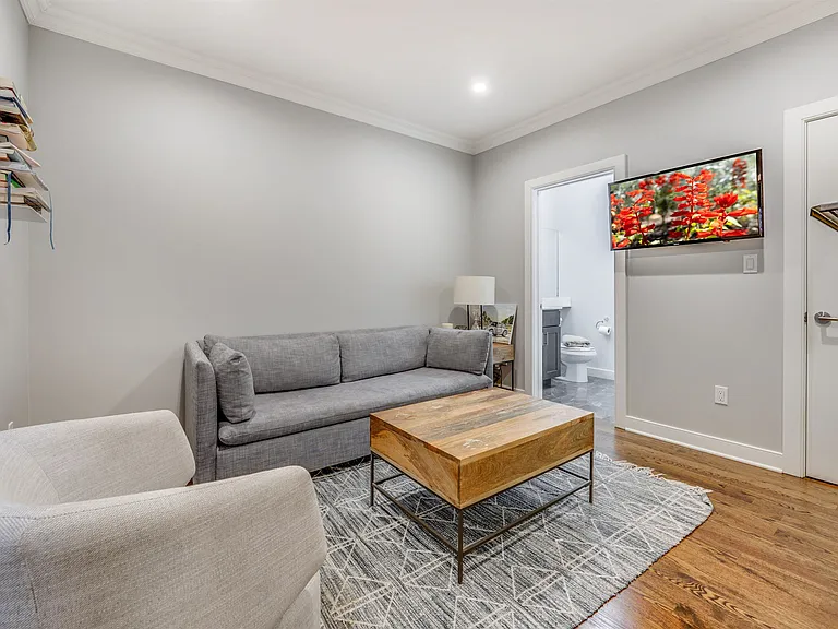 18 Thorne St #1 — Photo 15