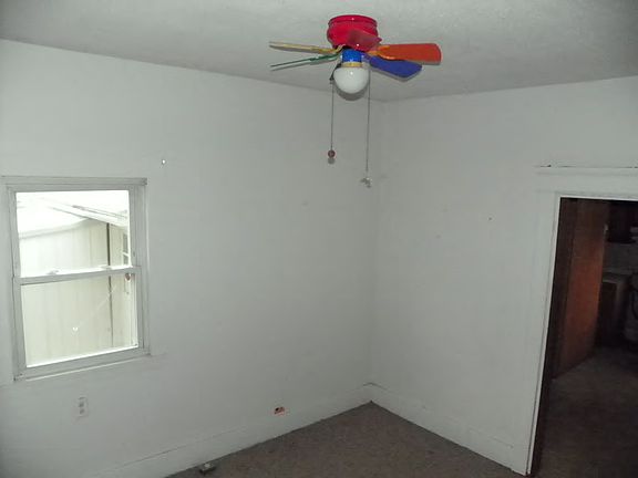 4th image of 504 S Oakwood St