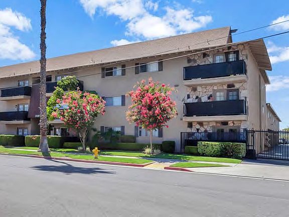 4th image of 3681 Cranford Ave