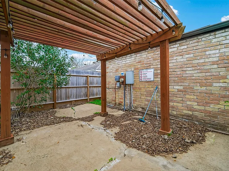 2130 Round Lake Dr — Photo 44