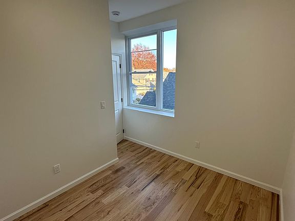 4th image of 15 Palisades Ave #3