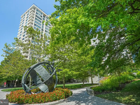 4515 Willard Ave APT 1516S, Chevy Chase, MD 20815