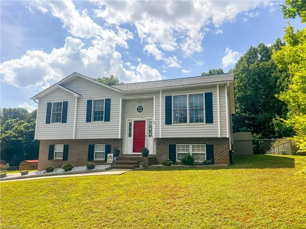 146 S Bridgewater Rd, Mount Airy, NC 27030