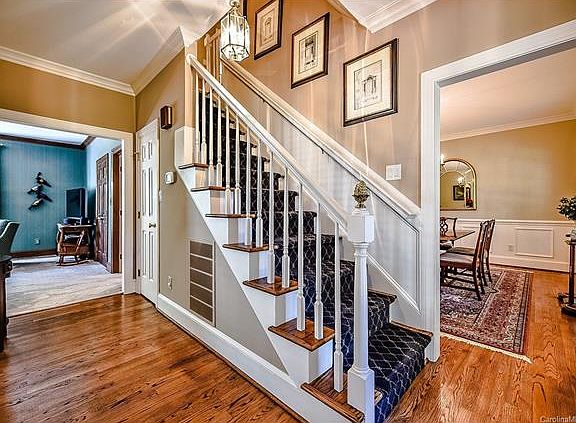 3rd image of 3021 Ingelow Ln