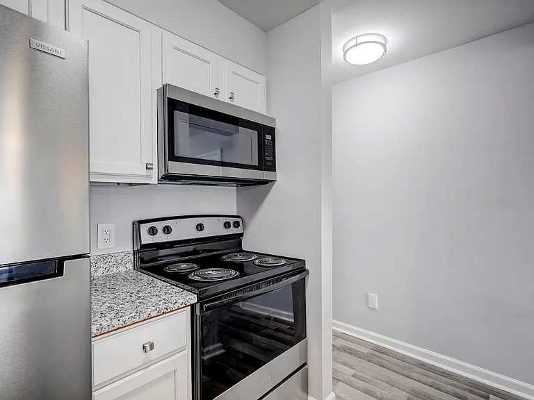 Windsor Apartments — Photo 7