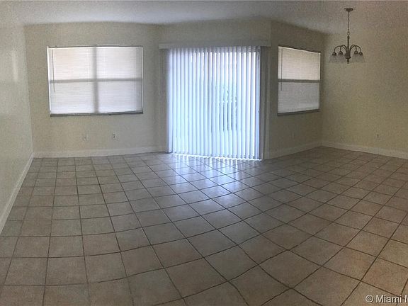 2nd image of 2537 SE 19th Pl #106-C