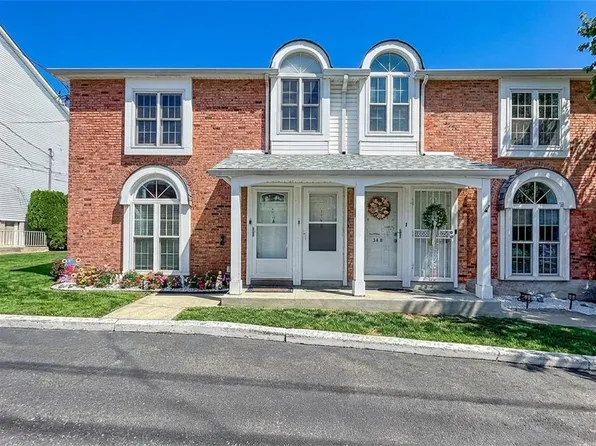36 Village Ln #8B, Staten Island, NY 10312