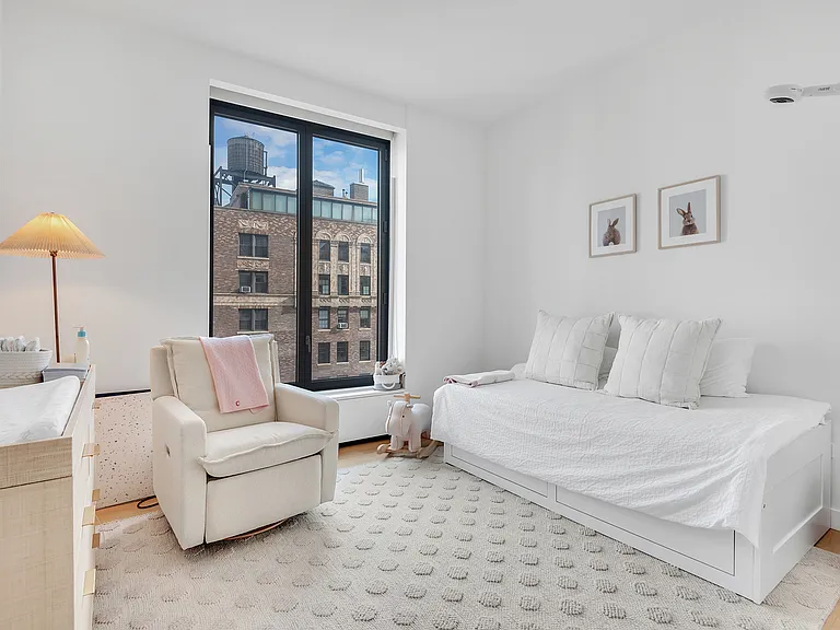 21 E 12th St #9A — Photo 4
