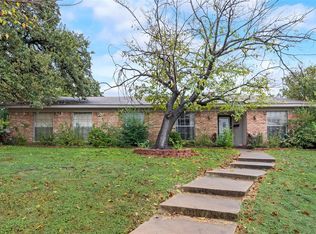 625 Caduceus Ln, Hurst, TX 76053