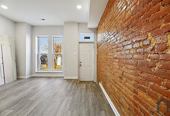 4th image of 2141 W Fayette St
