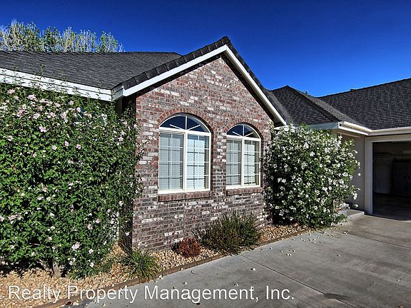 3rd image of 111 Desert Lakes Dr