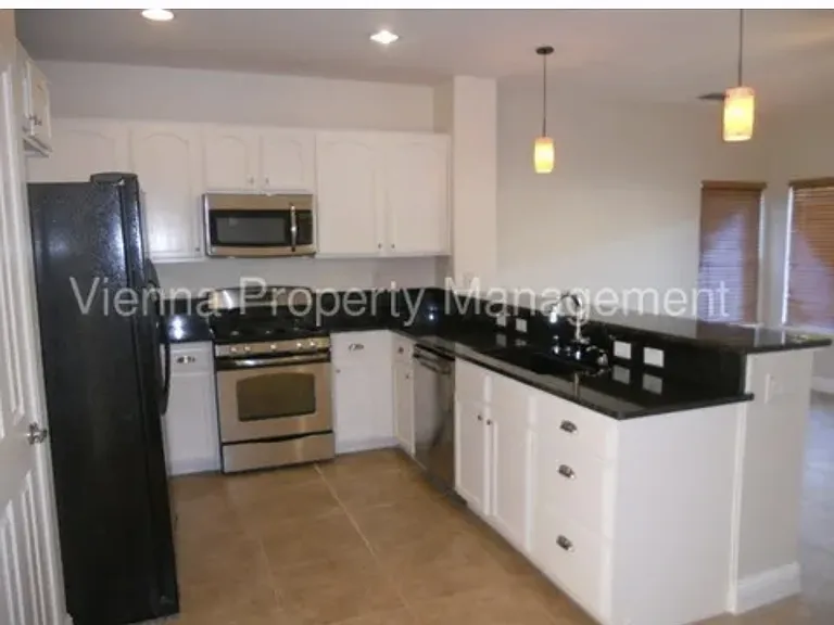 18 Striped Moss Ct — Photo 3